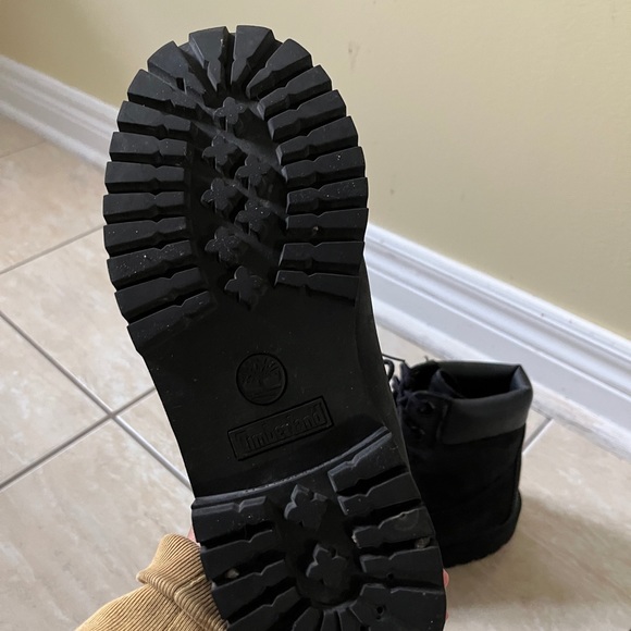 New Timberland Boots - Picture 2 of 3